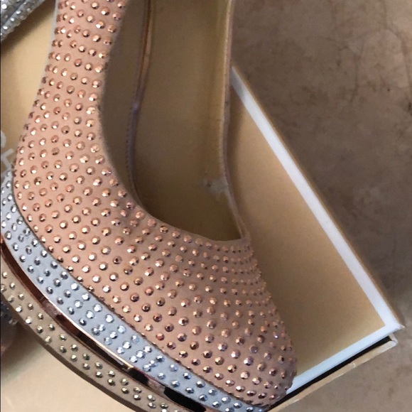 Gianni Bini two tone heels - Picture 6 of 7